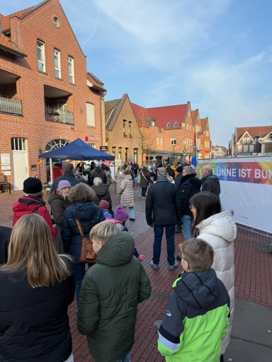 Lange Schlangen vor der Farbauswahl